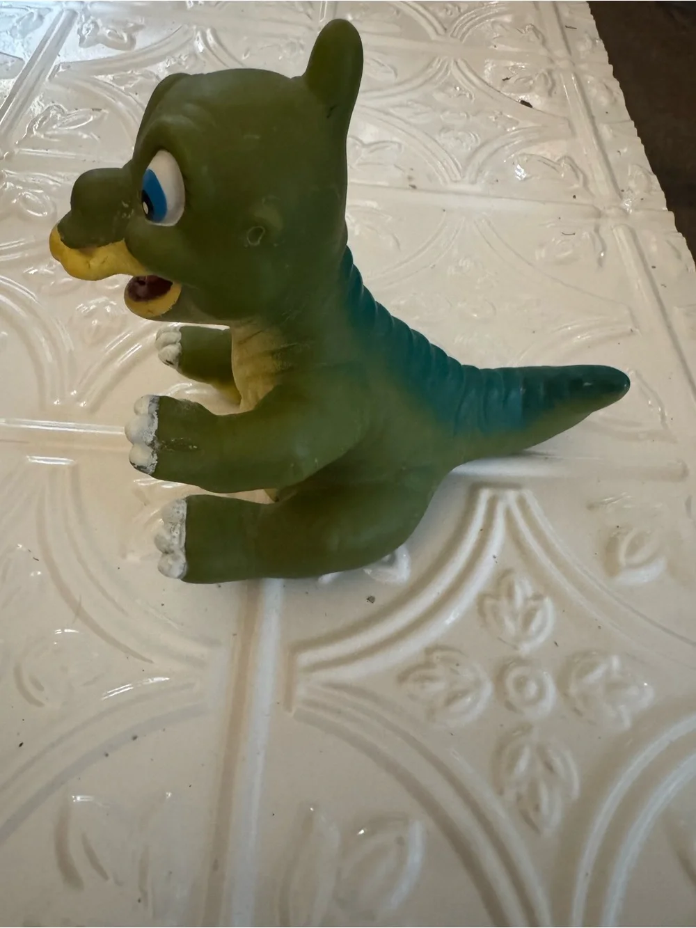 Vintage late 80s The Land before time character Little Foot bottle topper rad
